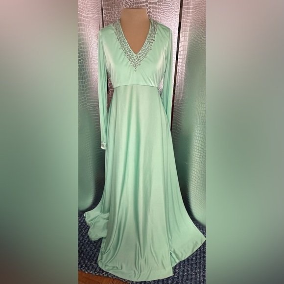 Kay Kipps Dresses & Skirts - Kay Kipps New York Vintage Elegant Beaded Mint Green Long Sleeve Evening Dress